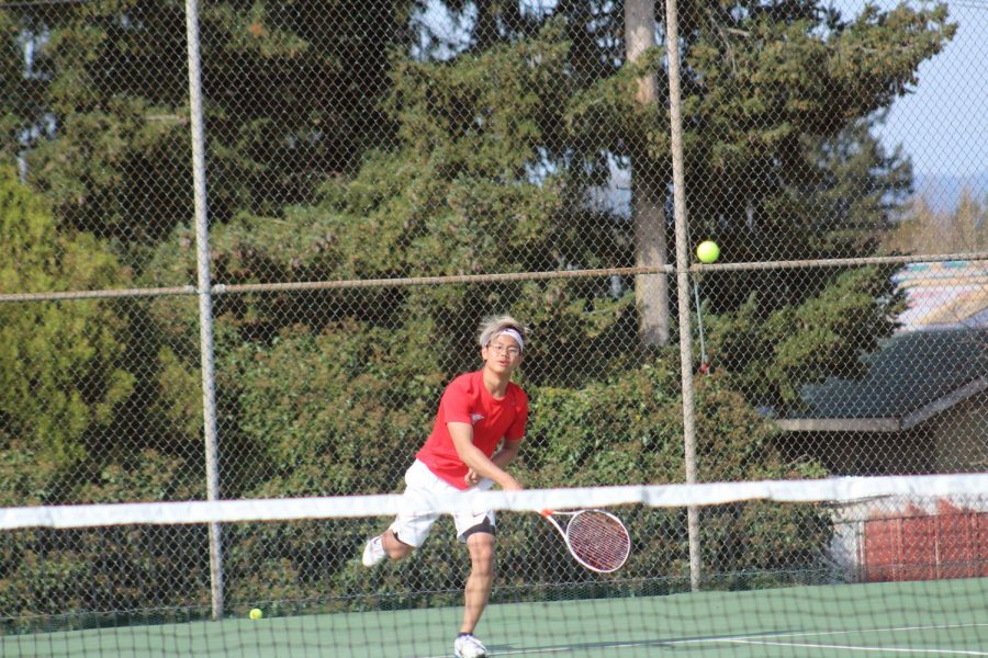 Austin Peng reaching for a ball.